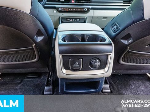 Used 2025 Kia Carnival SX w/ SX Dark Edition Package FWD image 32