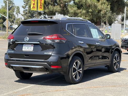 Used 2019 Nissan Rogue SV w/ Sun & Sound Touring Package AWD/4WD image 3