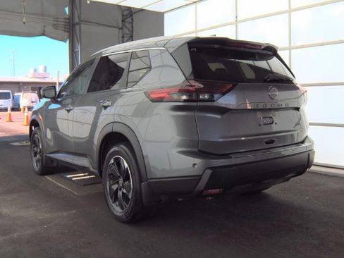 Used 2024 Nissan Rogue SV w/ SV Premium Package FWD image 7