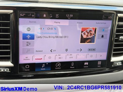 Used 2023 Chrysler Pacifica Touring-L FWD image 33
