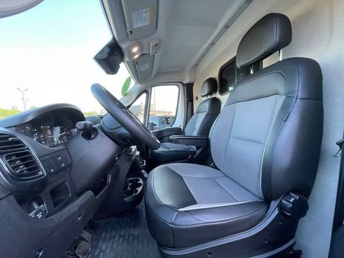Used 2025 RAM ProMaster 2500 w/ Convenience Group FWD image 12