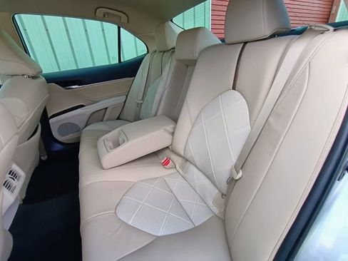 Used 2018 Toyota Camry XLE image 61