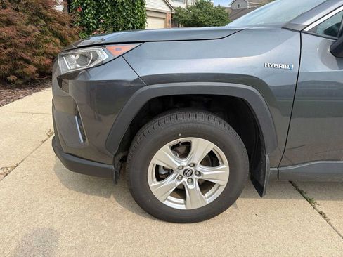 Used 2020 Toyota RAV4 XLE w/ Convenience Package AWD/4WD image 3