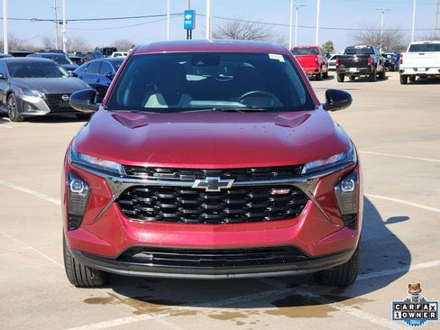 Used 2024 Chevrolet Trax RS image 2