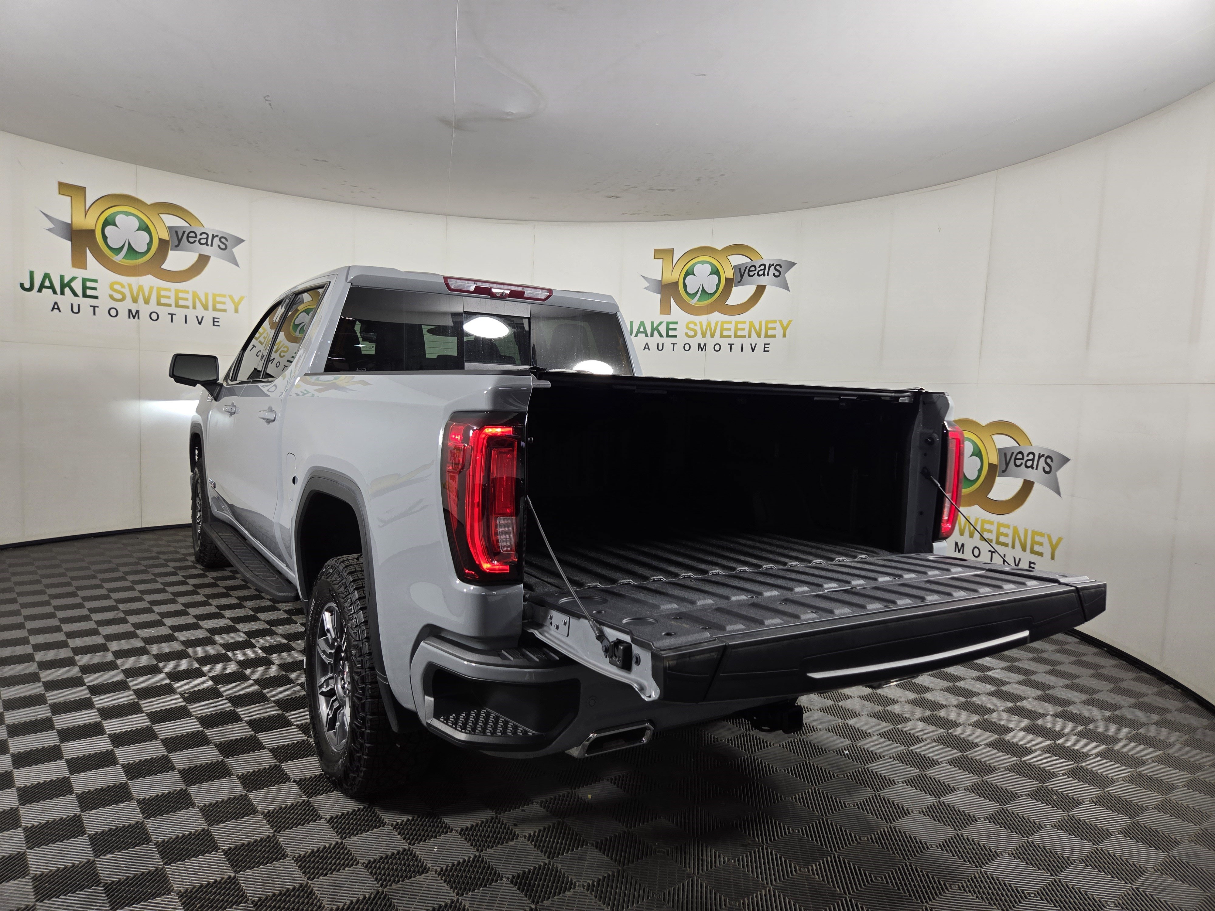 Used 2024 GMC Sierra 1500 AT4 w/ Technology Package AWD/4WD image 31