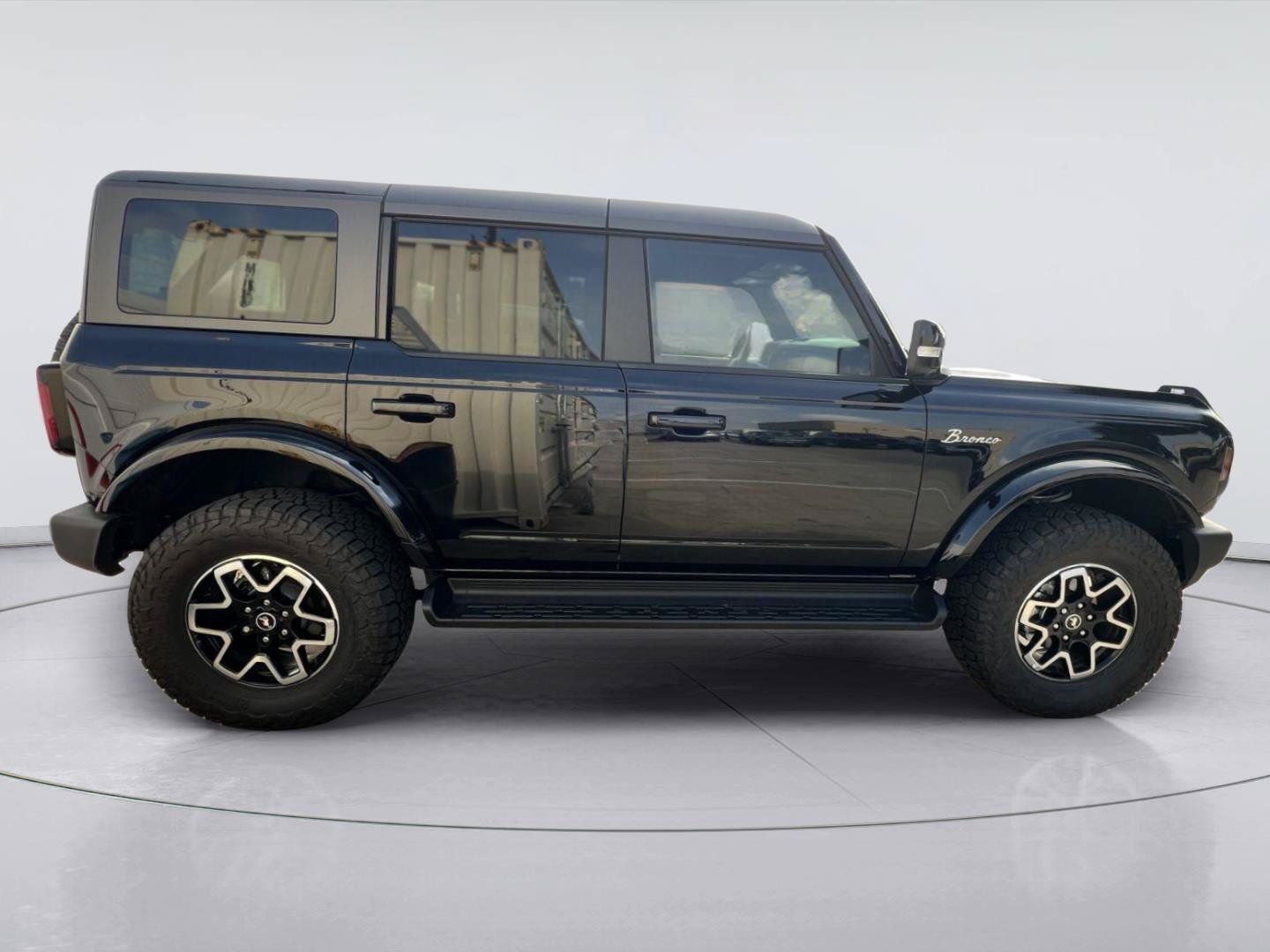 Used 2025 Ford Bronco Outer Banks AWD/4WD image 2
