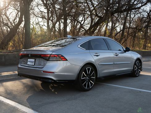 Used 2023 Honda Accord Touring image 9