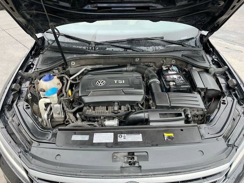 Used 2017 Volkswagen Passat 1.8T SE FWD image 30