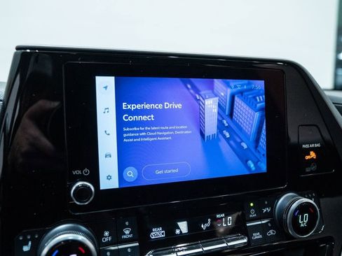 Used 2023 Toyota Highlander XLE AWD/4WD image 24