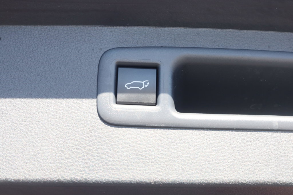 Used 2023 Toyota Highlander XLE AWD/4WD image 34
