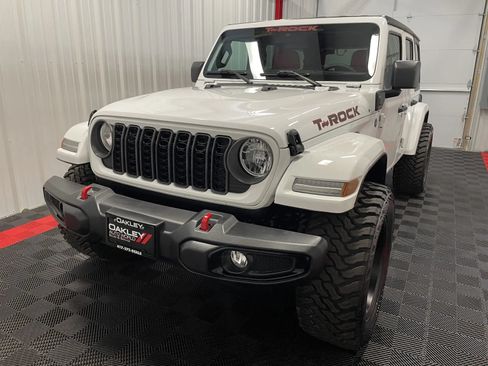 Used 2024 Jeep Wrangler Unlimited w/ Convenience Group AWD/4WD image 12