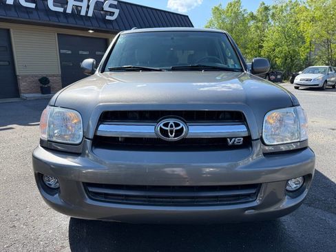 Used 2005 Toyota Sequoia SR5 AWD/4WD image 2