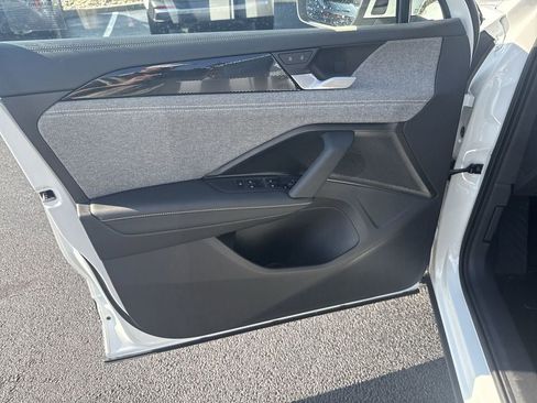 New 2025 Volkswagen Tiguan S AWD/4WD image 19