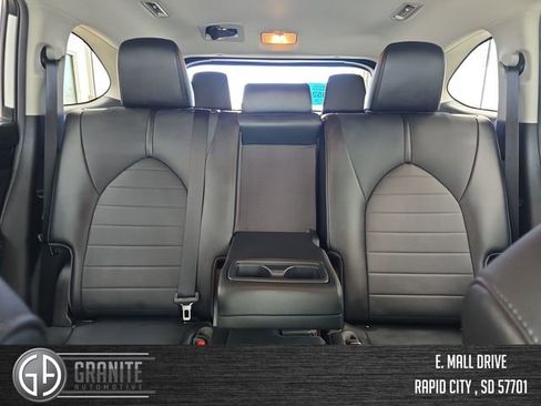 Used 2021 Toyota Highlander XLE image 40