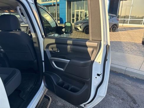 Used 2024 Nissan Titan SV w/ SV Convenience Package AWD/4WD image 28