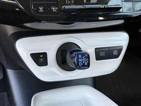 Used 2016 Toyota Prius Three image 22