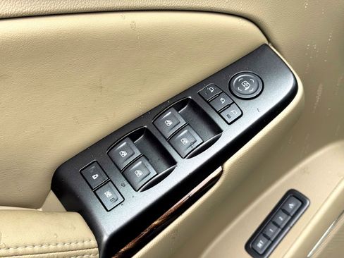 Used 2017 GMC Yukon SLT w/ Open Road Package RWD image 16