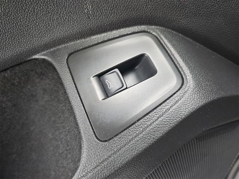 Used 2022 Volkswagen Tiguan SE R-Line image 37