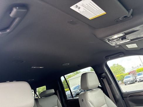 Used 2022 Chevrolet Suburban Z71 w/ Luxury Package AWD/4WD image 29