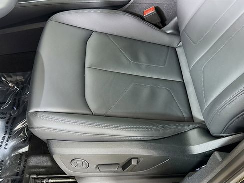 Used 2025 Audi Q3 2.0T Premium w/ Convenience Package image 12