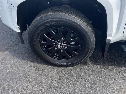 Used 2025 Toyota Tacoma SR5 w/ SR5 Upgrade Package image 34