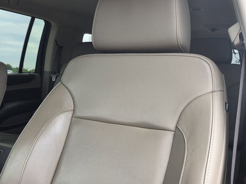 Used 2020 Chevrolet Suburban LT w/ Luxury Package RWD image 20
