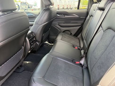 New 2025 Jeep Grand Cherokee Altitude image 25