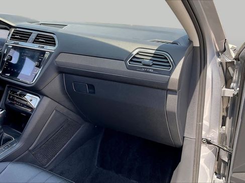 Used 2024 Volkswagen Tiguan SE FWD image 17
