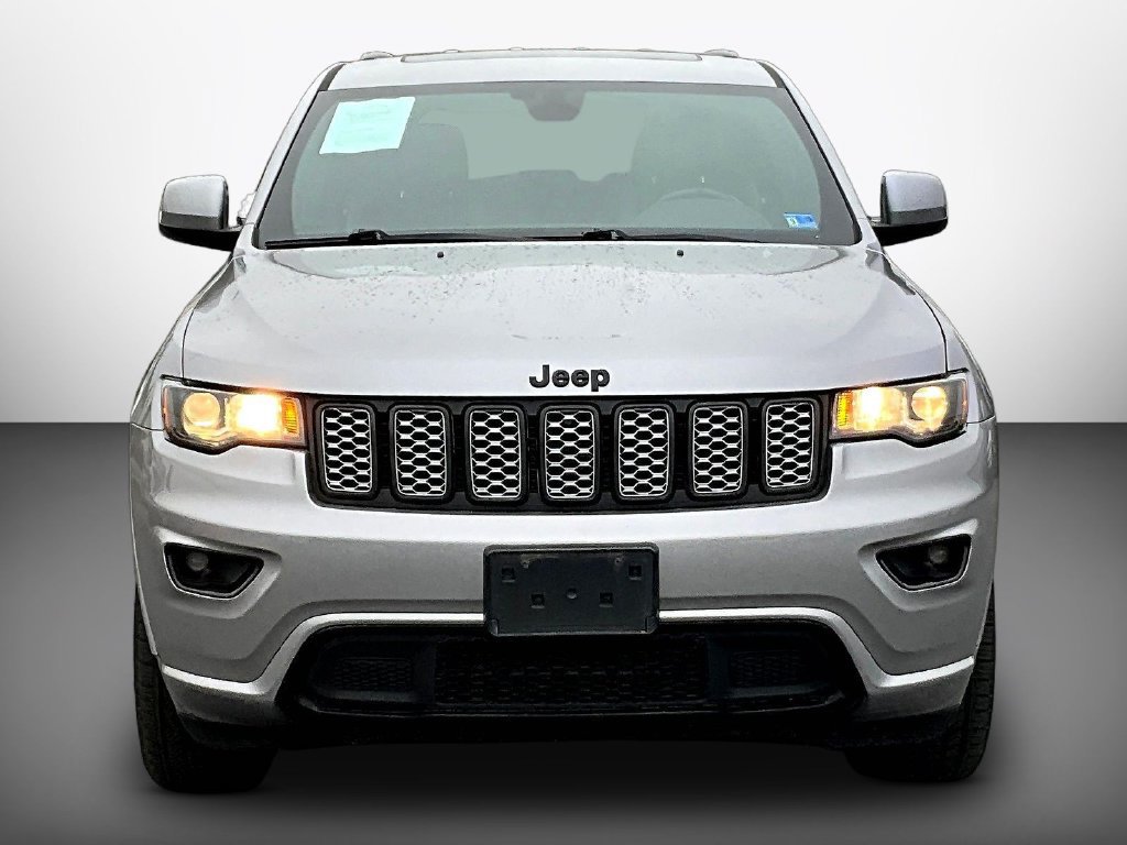 Used 2020 Jeep Grand Cherokee Altitude AWD/4WD image 2