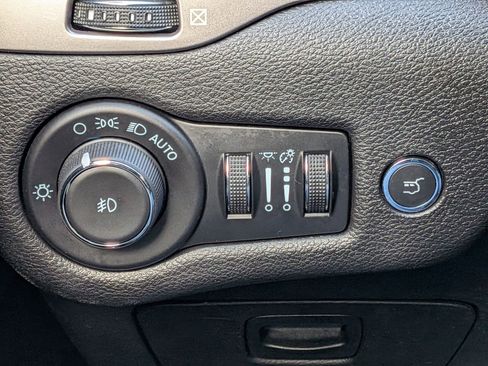 Certified 2021 Jeep Cherokee Limited w/ Elite Package image 19