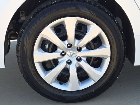 Certified 2025 Toyota Corolla XLE image 9