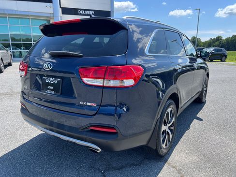 Used 2017 Kia Sorento EX AWD/4WD image 8