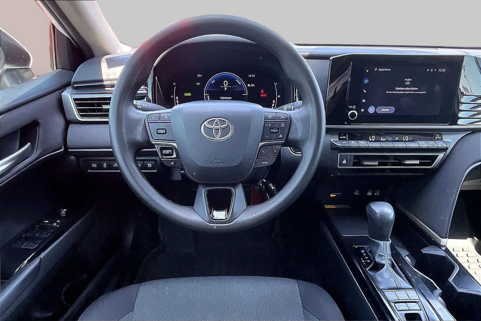 Used 2025 Toyota Camry LE FWD image 5