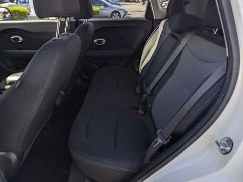 Used 2018 Kia Soul + image 8