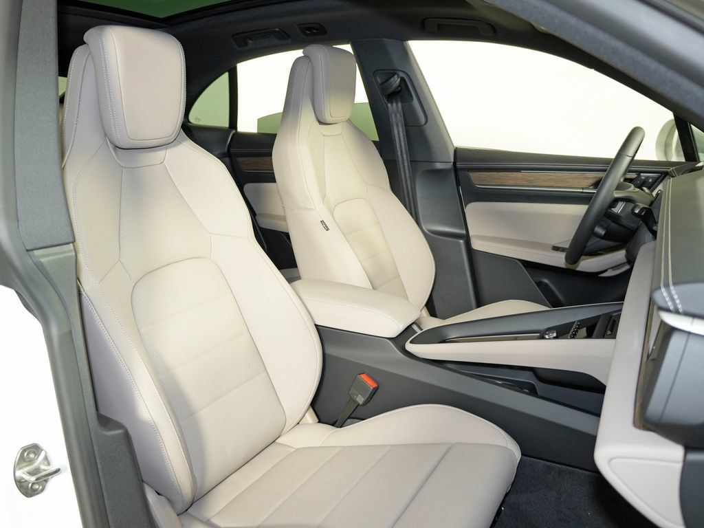 Certified 2026 Porsche Macan 4 Electric AWD/4WD image 39