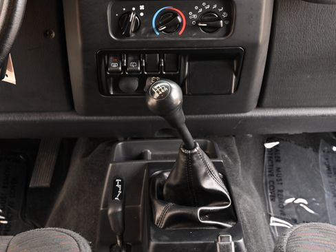 Used 2005 Jeep Wrangler Sport AWD/4WD image 21