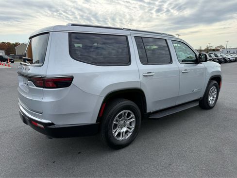 Used 2024 Jeep Wagoneer 4WD image 11