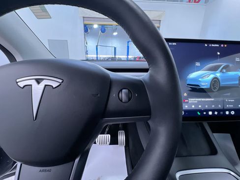 Used 2022 Tesla Model Y Performance AWD/4WD image 18