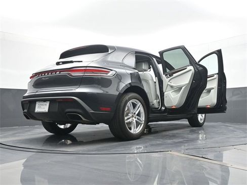 Certified 2023 Porsche Macan w/ Premium Package Plus image 21