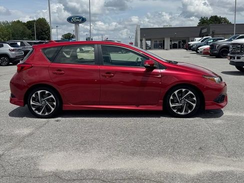 Used 2018 Toyota Corolla iM FWD image 2