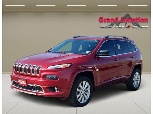 Used 2017 Jeep Cherokee Overland w/ Technology Group AWD/4WD image 2