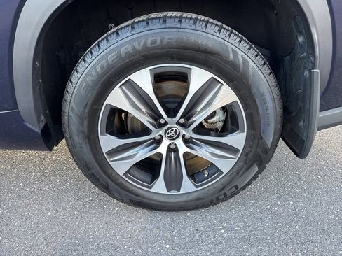 Used 2021 Toyota Highlander XLE image 14