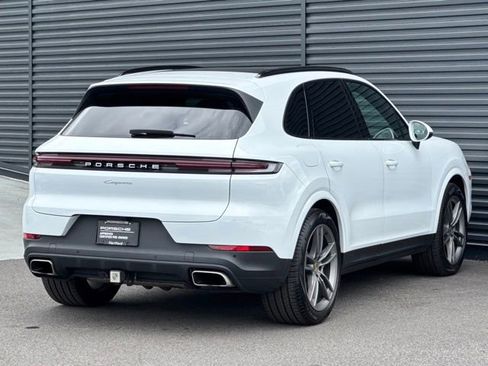 Used 2024 Porsche Cayenne AWD/4WD image 7