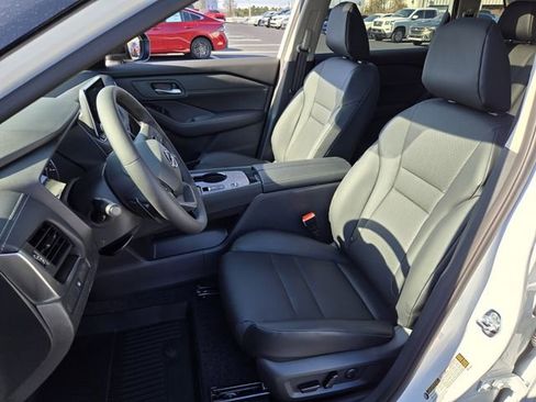 New 2026 Nissan Rogue SV FWD image 5