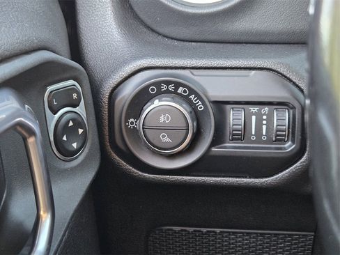 Used 2020 Jeep Gladiator Overland w/ Popular Equipment Package image 22