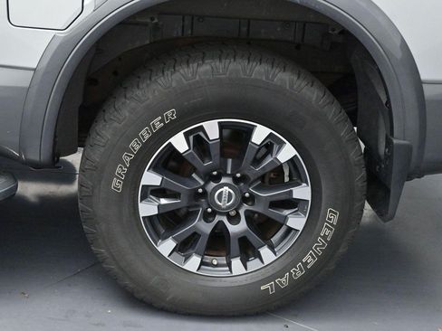 Used 2018 Nissan Titan PRO-4X w/ Pro-4x Convenience Package AWD/4WD image 37