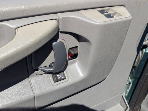 Used 2014 Chevrolet Express 2500 LS image 26