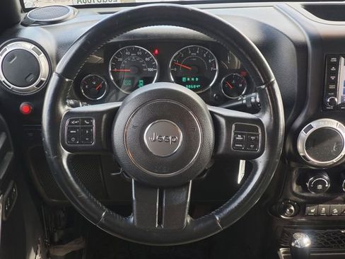 Used 2015 Jeep Wrangler Unlimited Rubicon w/ Connectivity Group image 26