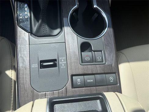 Used 2020 Toyota Highlander Limited image 18