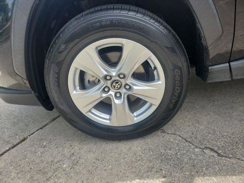 Certified 2021 Toyota RAV4 XLE FWD image 30